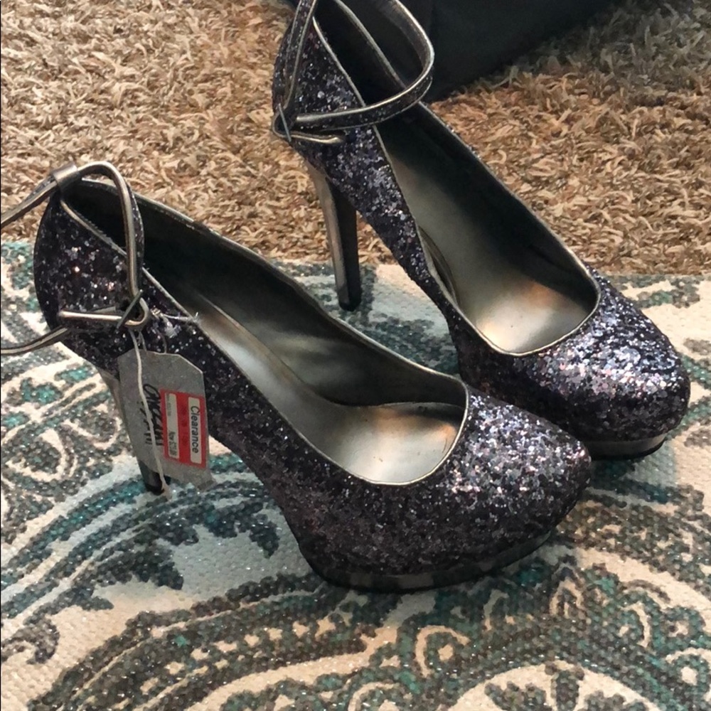Glitter pumps